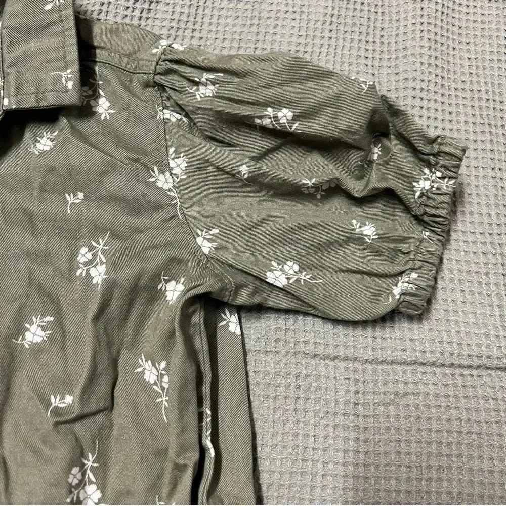 Kids floral denim material romper | size L 10-12